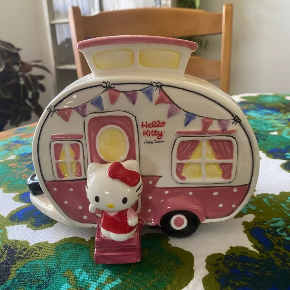 Hello kitty camper